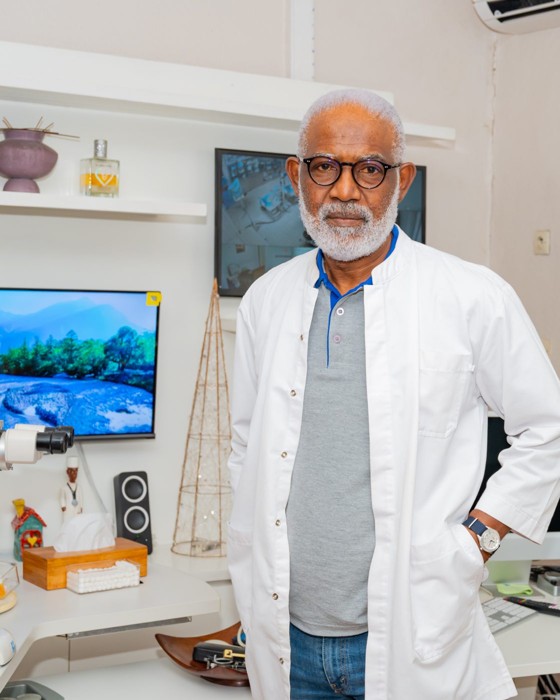 Dr. Théodat Manga